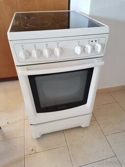 Elektrický sporák se sklokeramickou deskou