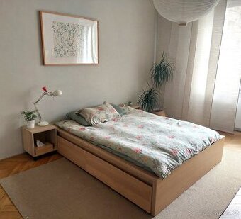 IKEA Malm postel s úložným prostorem + rošt + 2 noční stolky