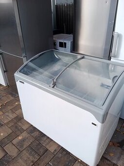 Pultovy proskleny mrazak