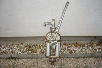 Ruční pumpa LILA 75 pro dopravu vody z hloubek do 7 m