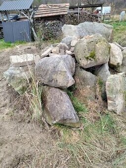 Pískovcové kameny, balvany