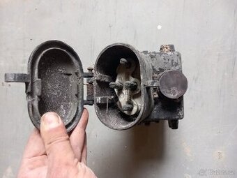 Zásuvka 380V  zastaralá. Cirkulárka ...