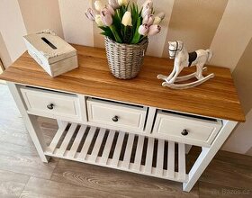 Masivní komoda s dubovou deskou