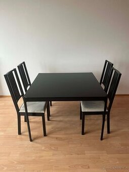 Jídelní stůl + 4 židle