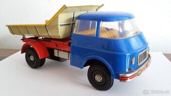 Staré nákladní auto na setrvačník NDR 1968