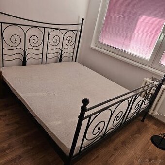 Prodám zachovalou postel 180x200cm