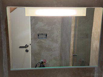 Zrcadlová skříňka s led osvětlením