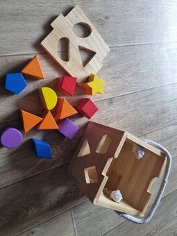 Dřevěná vkládačka kostka