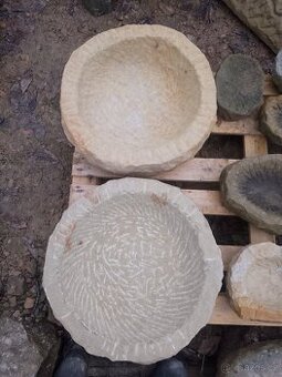 Kamenné mísy, ptačí pítka