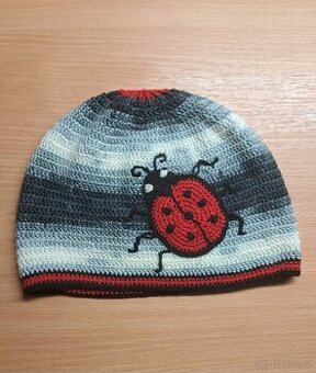 Háčkovaná čepička