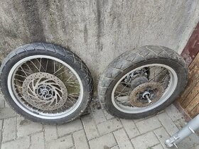 Aprilia Pegaso 650 i - tlumiče kola