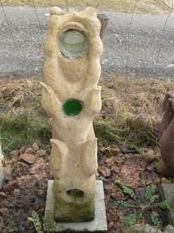 Kamenná zahradní lampa