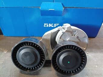 Volvo XC90 - napínák klínového řemenu.