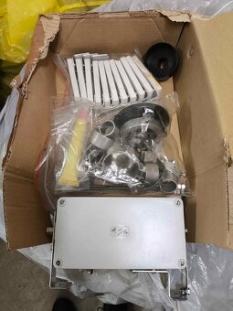 Anténa, hotová k sestavení k radiostanici pro radioamatéra