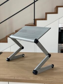 Ergonomický stolek na notebook / ergostand