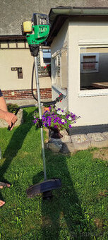 benzínový křovinořez