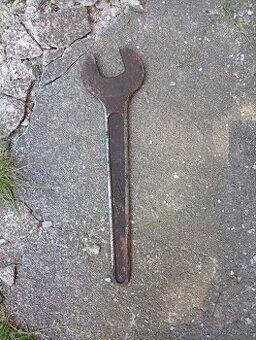 Kufr na něco+palice+montážní klíč 4.5cm a další nářadí