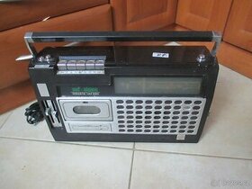 Nabízím retro radio Vef -Sigma. Radio nehraje a přerávání ka - 1