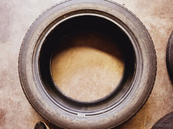 Pneu 275/45R21