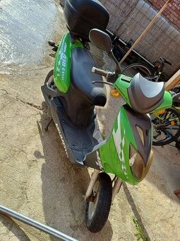 Akumoto skútr A10 - 1