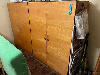 Skříně dvoukřídlé 2 x, výška 160, šířka 120 cm, za odvoz