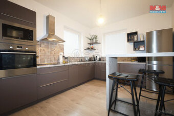 Prodej bytu 3+kk s garáží, 66 m², Karlovy Vary, ul. Akátová