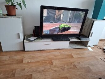 Skříň i s Tv
