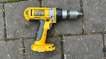 Aku vrtačka a pila Dewalt