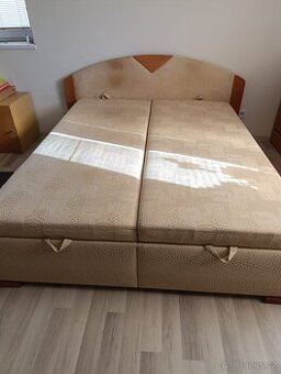 Manželská postel 160cm x 200cm.