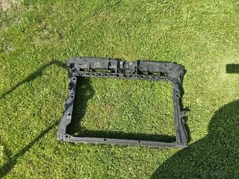 Škoda karoq  chladičová stěna