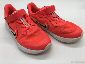 Dětské tenisky NIKE Revolution 5 Fire, vel. 32