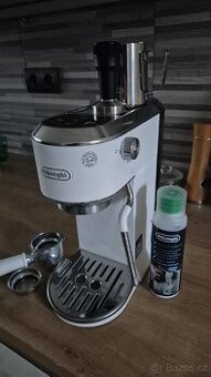 Pákový kávovar delonghi