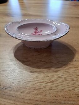 Miska zdobená stříbrem