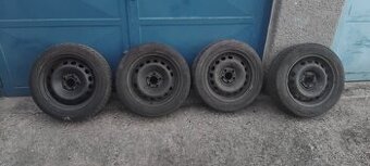 P:  plechové disky Volvo S60 s pneu