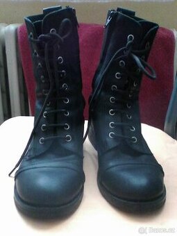 Dámské nadkotníkové kožené boty vel. 37