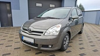 Toyota Corolla Verso II MPV 2,2 D-4D - 100kw. PĚKNÝ STAV