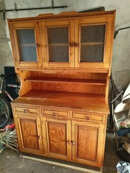 Kuchyňská kredenc.