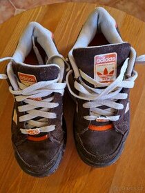 KOŽENÉ BOTY ZNAČKA ADIDAS HNĚDÉ S ORANŽOVOU BARVOU