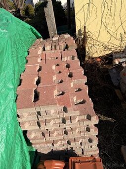 Venkovni dlazba icko cervena- za odvoz