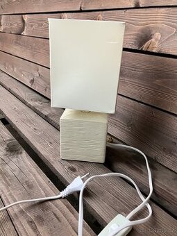 Lampička nejen na noční stolek