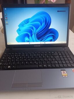 Samsung 305E  (čtyřjádrový procesor ) RAM 6 GB SSD