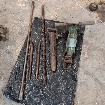 Pneumatické bourací kladivo, pneumatická vrtačka, oškrty