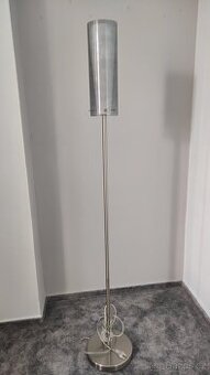 Stojatá lampa