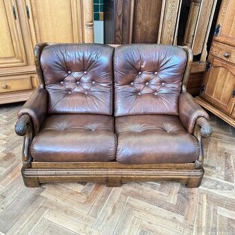 Gauč kůže Chesterfield, řezby, dub masiv, druky