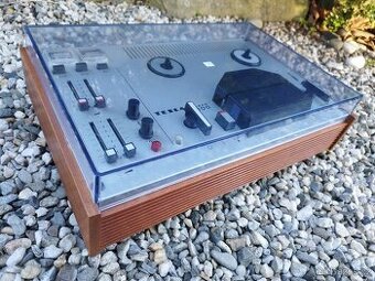 Kotoučový magnetofon TESLA B100 Made in Czechoslovakia