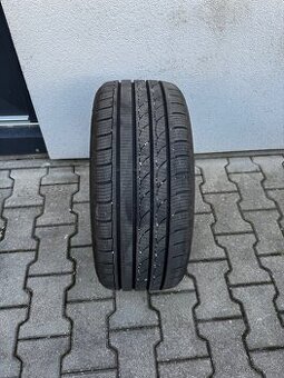 Zimni pneu 215/40 R17