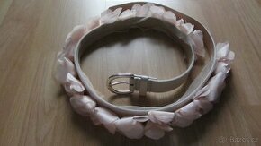 Romantický růžový pásek