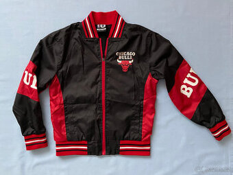 Chlapecká bunda Chicago Bulls, jako nová, na 10-12 let.