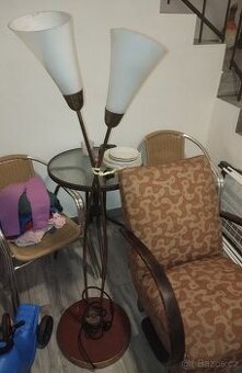Stojací lampa brusel