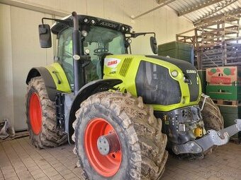 Traktor CLAAS AXION 850 s plynulou převodovkou